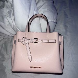 Micheal Kors rose gold hand bag